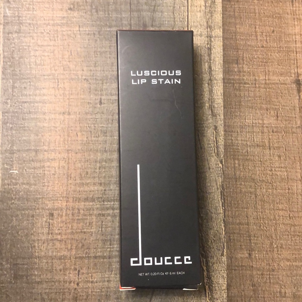 Doucce Luscious Lip Stain. Darklust 618.